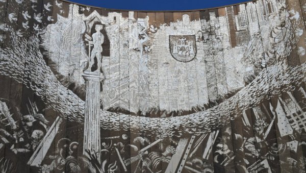 БЕОГРАДСКА ФРЕСКА У МЕТАЛУ: Заборављено монументално дело Франа Делалеа већ педесет година краси Београђанку БЕОГРАДСКА ФРЕСКА У МЕТАЛУ: Заборављено монументално дело Франа Делалеа већ педесет година краси Београђанку