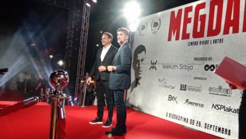 МЕГДАН: ИЗМЕЂУ ВОДЕ И ВАТРЕ: Свечана премијера дугочекиваног филма у Сава Центру - Главни глумци заблистали на црвеном тепиху (ФОТО) МЕГДАН: ИЗМЕЂУ ВОДЕ И ВАТРЕ: Свечана премијера дугочекиваног филма у Сава Центру - Главни глумци заблистали на црвеном тепиху (ФОТО)