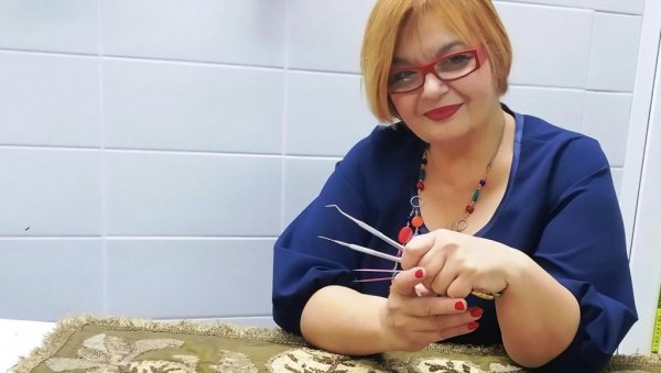 КАД ВИДИМ ТКАНИНУ, ПРЕПОЗНАМ ЈОЈ ДУШУ: Татјана Тубица, из Параћина, једини је конзерватор-рестауратор у Поморавском округу (ФОТО) КАД ВИДИМ ТКАНИНУ, ПРЕПОЗНАМ ЈОЈ ДУШУ: Татјана Тубица, из Параћина, једини је конзерватор-рестауратор у Поморавском округу (ФОТО)