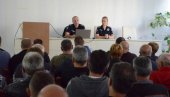ЕДУКАЦИЈА ЈАГОДИНСКИХ ТРАКТОРИСТА: Безбедност тракториста у саобраћају (ФОТО) ЕДУКАЦИЈА ЈАГОДИНСКИХ ТРАКТОРИСТА: Безбедност тракториста у саобраћају (ФОТО)