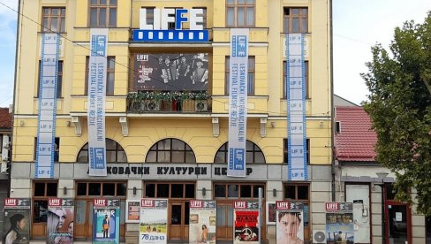 ЗЛАТНА НИТ ЗА НАЈБОЉУ РЕЖИЈУ: Седам регионалних остварења у главном такмичарском програму филмског фестивала у Лесковцу ЗЛАТНА НИТ ЗА НАЈБОЉУ РЕЖИЈУ: Седам регионалних остварења у главном такмичарском програму филмског фестивала у Лесковцу