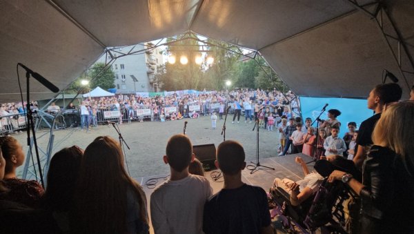 НОВОСАЂАНИ ЗА ДВА ДАНА САКУПИЛИ 300 ХИЉАДА ДИНАРА ЗА МАЛОГ СУГРАЂАНИНА: Два успешна догађаја на Лиману и Детелинари за Лава Теодоровића НОВОСАЂАНИ ЗА ДВА ДАНА САКУПИЛИ 300 ХИЉАДА ДИНАРА ЗА МАЛОГ СУГРАЂАНИНА: Два успешна догађаја на Лиману и Детелинари за Лава Теодоровића