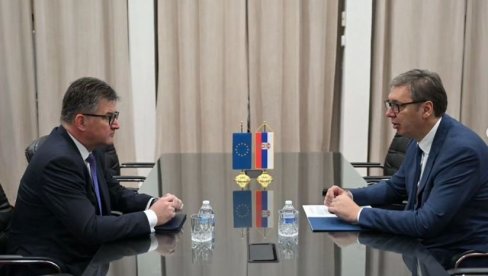 VUČIĆ U NJUJORKU SA LAJČAKOM O KOSOVU: Razgovarali smo i o tome šta EU i međunarodna zajednica ne čine, a u obavezi su (FOTO) VUČIĆ U NJUJORKU SA LAJČAKOM O KOSOVU: Razgovarali smo i o tome šta EU i međunarodna zajednica ne čine, a u obavezi su (FOTO)