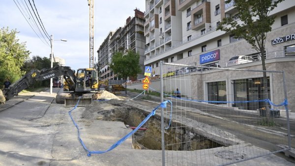 OТВАРА СЕ ТРАКА У ДРАГОСЛАВА СРЕЈОВИЋА: Због великих гужви на Богословији, мајстори мењају начин рада OТВАРА СЕ ТРАКА У ДРАГОСЛАВА СРЕЈОВИЋА: Због великих гужви на Богословији, мајстори мењају начин рада