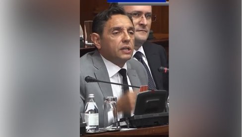 VULIN ODGOVORIO ĐILASU U SKUPŠTINI: Uništio DS i opoziciju, to je jedino dobro što je učinio za Srbiju VULIN ODGOVORIO ĐILASU U SKUPŠTINI: Uništio DS i opoziciju, to je jedino dobro što je učinio za Srbiju