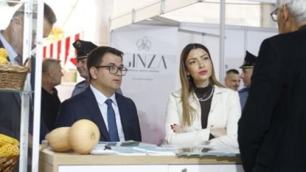 МИНИСТАРКА МЕСАРОВИЋ НА САЈМУ ПРИВРЕДЕ У ТЕШЊУ: Поносна сам што Србија има јаку економију, једну од најбрже растућих у Европи (ФОТО) МИНИСТАРКА МЕСАРОВИЋ НА САЈМУ ПРИВРЕДЕ У ТЕШЊУ: Поносна сам што Србија има јаку економију, једну од најбрже растућих у Европи (ФОТО)