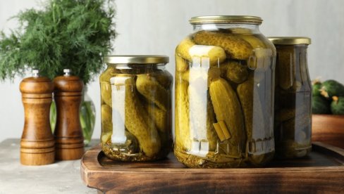 KISELI KRASTAVČIĆI: Nema zimnice bez njih, a ovo je savršen i brz recept KISELI KRASTAVČIĆI: Nema zimnice bez njih, a ovo je savršen i brz recept