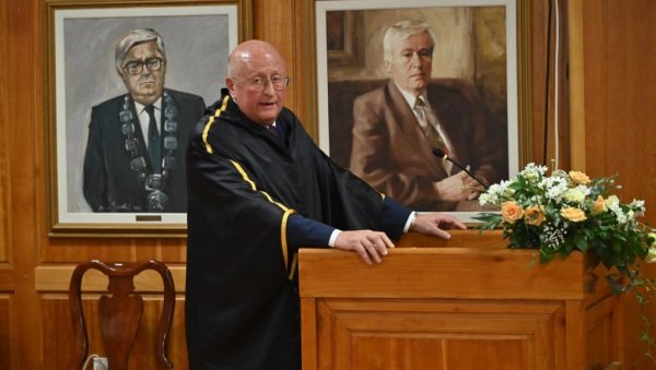 УНИВЕРЗИТЕТ У КРАГУЈЕВЦУ : Творцу вакцине Спутник-В, академику Александру Гинцбургу, додељена титула почасног доктора УНИВЕРЗИТЕТ У КРАГУЈЕВЦУ : Творцу вакцине Спутник-В, академику Александру Гинцбургу, додељена титула почасног доктора