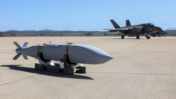 БАЈДЕН НАЈАВИО ОГРОМНУ ПОМОЋ УКРАЈИНИ: Стиже моћна бомба са дометом 130 километара БАЈДЕН НАЈАВИО ОГРОМНУ ПОМОЋ УКРАЈИНИ: Стиже моћна бомба са дометом 130 километара
