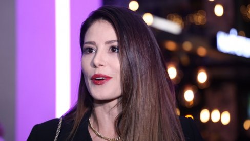 LUDO JU JE VOLEO Ana je bila velika ljubav popularnog pevača: Zabranjena, a slatka veza! LUDO JU JE VOLEO Ana je bila velika ljubav popularnog pevača: Zabranjena, a slatka veza!