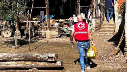 ZA ŽITELJE DRENOVCA: Akcija Selu u pohode paraćinskog Crvenog krsta ZA ŽITELJE DRENOVCA: Akcija Selu u pohode paraćinskog Crvenog krsta