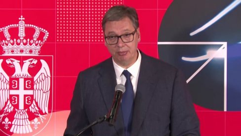 VELIKI I TEŽAK ZADATAK, ALI NASTAVLJAMO DA RADIMO Vučić se obratio građanima iz NJujorka pre povratka u zemlju VELIKI I TEŽAK ZADATAK, ALI NASTAVLJAMO DA RADIMO Vučić se obratio građanima iz NJujorka pre povratka u zemlju