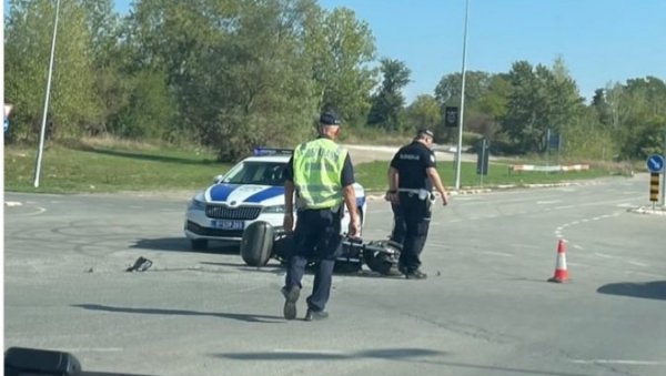 ОБОРЕН МОТОЦИКЛИСТА У НОВОМ САДУ: Полиција на лицу места, делови двоточкаша расути по путу (ФОТО) ОБОРЕН МОТОЦИКЛИСТА У НОВОМ САДУ: Полиција на лицу места, делови двоточкаша расути по путу (ФОТО)