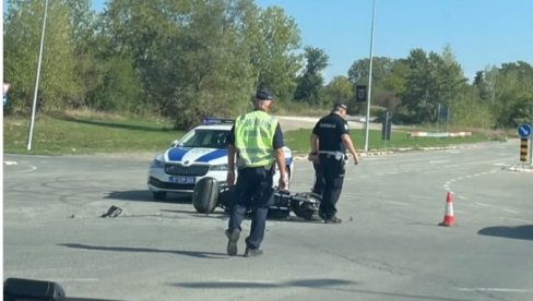 OBOREN MOTOCIKLISTA U NOVOM SADU: Policija na licu mesta, delovi dvotočkaša rasuti po putu (FOTO) OBOREN MOTOCIKLISTA U NOVOM SADU: Policija na licu mesta, delovi dvotočkaša rasuti po putu (FOTO)