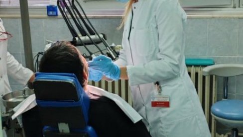 VELIKI ODZIV GRAĐANA NA BESPLATAN PREGLED ZUBA: Mnogima odmah rađene intervencije - Iskoristite priliku, ovo su mesta za preglede (FOTO) VELIKI ODZIV GRAĐANA NA BESPLATAN PREGLED ZUBA: Mnogima odmah rađene intervencije - Iskoristite priliku, ovo su mesta za preglede (FOTO)