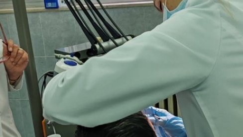HILJADE POHRLILE KOD ZUBARA: Besplatni preventivni pregledi nastavljeni su i ove nedelje, ovoga puta kod stomatologa HILJADE POHRLILE KOD ZUBARA: Besplatni preventivni pregledi nastavljeni su i ove nedelje, ovoga puta kod stomatologa