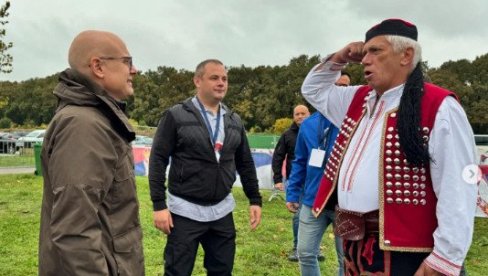 SRBIJA SE NE ODRIČE BANIJE, DALMACIJE, LIKE I KORDUNA: Premijer Vučević prisustvovao zboru Krajišnika u Kovilovu (FOTO) SRBIJA SE NE ODRIČE BANIJE, DALMACIJE, LIKE I KORDUNA: Premijer Vučević prisustvovao zboru Krajišnika u Kovilovu (FOTO)