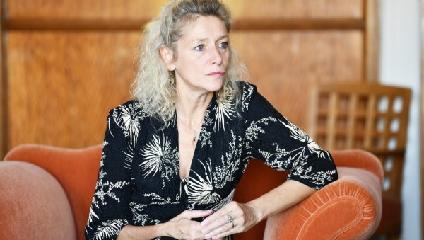 ПОЗОРИШТЕ ПРЕИСПИТУЈЕ ГРАНИЦЕ: Глумица Елса Лепоавр о представи Хекуба,не Хекуба Комеди франсеза, изведеној на 58.Битефу ПОЗОРИШТЕ ПРЕИСПИТУЈЕ ГРАНИЦЕ: Глумица Елса Лепоавр о представи Хекуба,не Хекуба Комеди франсеза, изведеној на 58.Битефу
