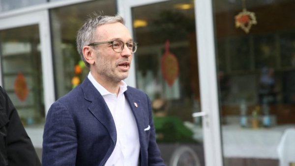 ПРВИ РЕЗУЛТАТИ ИЗБОРА У АУСТРИЈИ: Победила екстремно десничарска партија ФПО ПРВИ РЕЗУЛТАТИ ИЗБОРА У АУСТРИЈИ: Победила екстремно десничарска партија ФПО