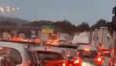KILOMETARSKE KOLONE U SMERU KA BEOGRADU: Ogromne gužve kod Velike Plane (VIDEO) KILOMETARSKE KOLONE U SMERU KA BEOGRADU: Ogromne gužve kod Velike Plane (VIDEO)