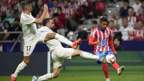 KAKAV DERBI MADRIDA: Haos na tribinama, prekid utakmice i podela bodova (VIDEO) KAKAV DERBI MADRIDA: Haos na tribinama, prekid utakmice i podela bodova (VIDEO)