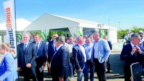 ČVRŠĆE POVEZIVANJE SRBIJE, SRPSKE I REGIONA: U Staroj Pazovi održan 17. Regionalni sajam privrede, kao i Sajam zapošljavanja ČVRŠĆE POVEZIVANJE SRBIJE, SRPSKE I REGIONA: U Staroj Pazovi održan 17. Regionalni sajam privrede, kao i Sajam zapošljavanja