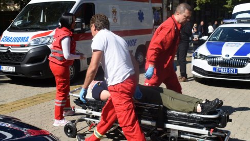 ПОВРЕЂЕНА ДВОЈИЦА ДЕЧАКА НА МОПЕДУ: Саобраћајна несрећа у центру Мокрина, малолетници задобили вишеструке преломе