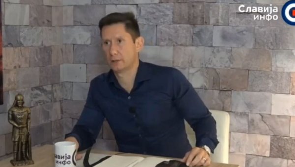 ОВАЈ ОЛОШ БИ ДА РУШИ ВУЧИЋА И ОРГАНИЗУЈЕ КРВАВУ РЕВОЛУЦИЈУ! Опозициони новинар Дикић поручио да презире родитеље убијене деце! (ВИДЕО) ОВАЈ ОЛОШ БИ ДА РУШИ ВУЧИЋА И ОРГАНИЗУЈЕ КРВАВУ РЕВОЛУЦИЈУ! Опозициони новинар Дикић поручио да презире родитеље убијене деце! (ВИДЕО)