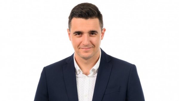 СТЕФАН МРВАЉЕВИЋ ЗА НОВОСТИ: Треба ми нека чаролија за тихе хероје - Са правом се поздравио, изабрао новинарство (ФОТО) СТЕФАН МРВАЉЕВИЋ ЗА НОВОСТИ: Треба ми нека чаролија за тихе хероје - Са правом се поздравио, изабрао новинарство (ФОТО)