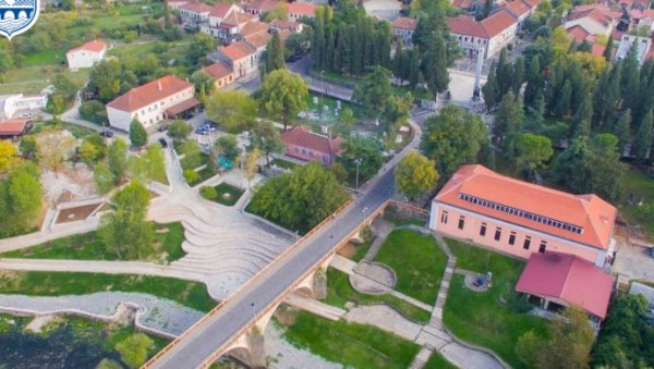 НИЧЕ БЕЛЕГ ЋИРИЛИЦИ У ДАНИЛОВГРАДУ: Биће висок четири метра и урађен од овдашњег мермера и метала (ФОТО) НИЧЕ БЕЛЕГ ЋИРИЛИЦИ У ДАНИЛОВГРАДУ: Биће висок четири метра и урађен од овдашњег мермера и метала (ФОТО)