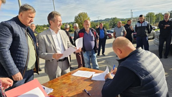 ЗА ПОДСТИЦАЈЕ 63.000 КМ: Подељена решења за помоћ Општине Угљевик пољопривредним произвођачима ЗА ПОДСТИЦАЈЕ 63.000 КМ: Подељена решења за помоћ Општине Угљевик пољопривредним произвођачима