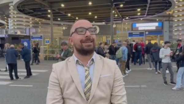 ЈА САМ ДАНАС РАЊЕНОГ СРЦА: Навијачу из Србије тешко пада дуел Интера и Звезде (ВИДЕО) ЈА САМ ДАНАС РАЊЕНОГ СРЦА: Навијачу из Србије тешко пада дуел Интера и Звезде (ВИДЕО)