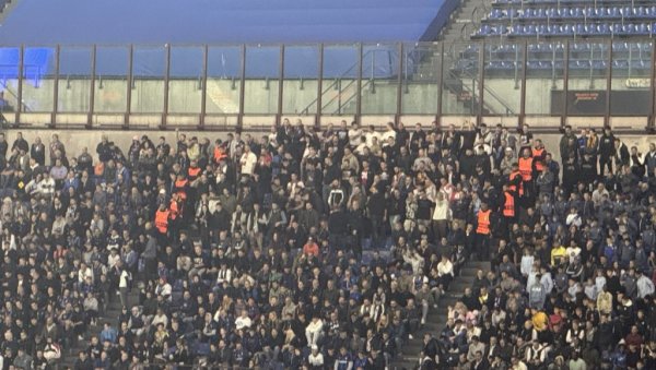 НАВИЈАЧИ ЗВЕЗДЕ ИПАК НА ТРИБИНАМА: Чује се песма делија на Ђузепе Меаци (ВИДЕО) НАВИЈАЧИ ЗВЕЗДЕ ИПАК НА ТРИБИНАМА: Чује се песма делија на Ђузепе Меаци (ВИДЕО)