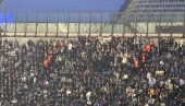 НАВИЈАЧИ ЗВЕЗДЕ ИПАК НА ТРИБИНАМА: Чује се песма делија на Ђузепе Меаци (ВИДЕО) НАВИЈАЧИ ЗВЕЗДЕ ИПАК НА ТРИБИНАМА: Чује се песма делија на Ђузепе Меаци (ВИДЕО)