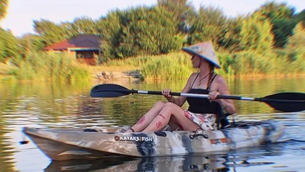 ДАЛЕКИ ИСТОК КАО ДРУГИ ДОМ: Свестрана Наташа Станков прва Европљанка фото-модел и манекен у Лаосу ДАЛЕКИ ИСТОК КАО ДРУГИ ДОМ: Свестрана Наташа Станков прва Европљанка фото-модел и манекен у Лаосу