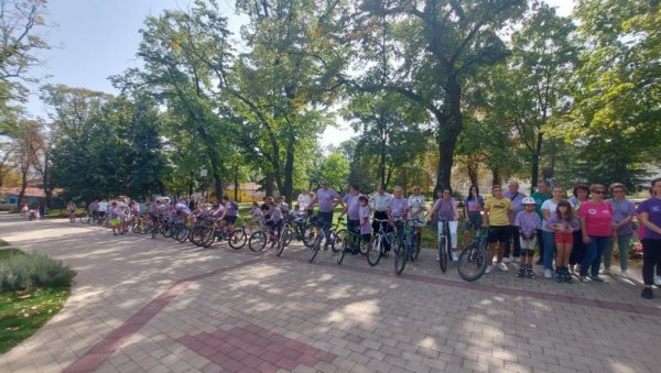 ВРАЊЕ ДАЈЕ ПЕДАЛУ РАКУ: Вожња бицикала у знак подршке људима који се боре ВРАЊЕ ДАЈЕ ПЕДАЛУ РАКУ: Вожња бицикала у знак подршке људима који се боре