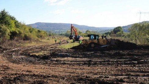 GRADI SE NOVA ŽELEZNIČKA PRUGA U KRAGUJEVCU: Stanica u Sobovici, račvaće se ka Beogradu i Kraljevu GRADI SE NOVA ŽELEZNIČKA PRUGA U KRAGUJEVCU: Stanica u Sobovici, račvaće se ka Beogradu i Kraljevu