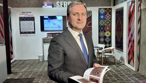 PIROTSKI ĆILIM KANDIDAT ZA SVETSKU BAŠTINU! Ministar kulture Nikola Selaković u Parizu saopštio velike vesti (FOTO/VIDEO) PIROTSKI ĆILIM KANDIDAT ZA SVETSKU BAŠTINU! Ministar kulture Nikola Selaković u Parizu saopštio velike vesti (FOTO/VIDEO)