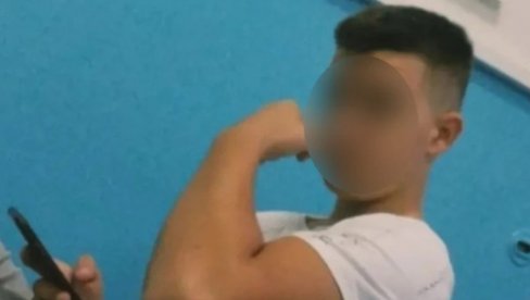 MEŠTANI U ŠOKU POSLE NEMANJINE POGIBIJE: Mladić se automobilom zakucao u autobus nedaleko od Inđije, nikom nije jasno šta se desilo (VIDEO) MEŠTANI U ŠOKU POSLE NEMANJINE POGIBIJE: Mladić se automobilom zakucao u autobus nedaleko od Inđije, nikom nije jasno šta se desilo (VIDEO)