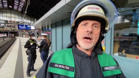 NEMAČKA POLICIJA BLOKIRALA ŽELEZNIČKU STANICU: Strahuju da je u vozu osoba zaražena smrtonosnim virusom (FOTO/VIDEO) NEMAČKA POLICIJA BLOKIRALA ŽELEZNIČKU STANICU: Strahuju da je u vozu osoba zaražena smrtonosnim virusom (FOTO/VIDEO)