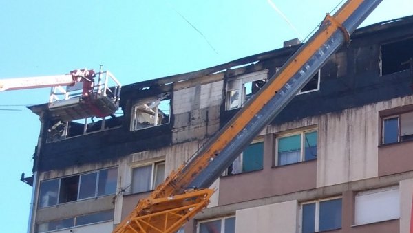 ПОМОЋ НАКОН ПОЖАРА: За неколико сати грађани Пожаревца сакупили 410.000 динара ПОМОЋ НАКОН ПОЖАРА: За неколико сати грађани Пожаревца сакупили 410.000 динара