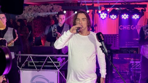 ŽELJKO MITROVIĆ NAJAVIO POVEĆANJA I BONUSE! Spektakularnom žurkom za zaposlene obeležen finalni 30. događaj povodom 30 godina Pinka! ŽELJKO MITROVIĆ NAJAVIO POVEĆANJA I BONUSE! Spektakularnom žurkom za zaposlene obeležen finalni 30. događaj povodom 30 godina Pinka!