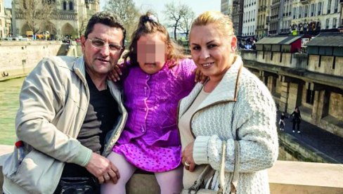 USVOJENA USVOJILA DEVOJČICU SA DAUNOVIM SINDROMOM: Veliko srce Silvane Veselinović iz Jagodine USVOJENA USVOJILA DEVOJČICU SA DAUNOVIM SINDROMOM: Veliko srce Silvane Veselinović iz Jagodine
