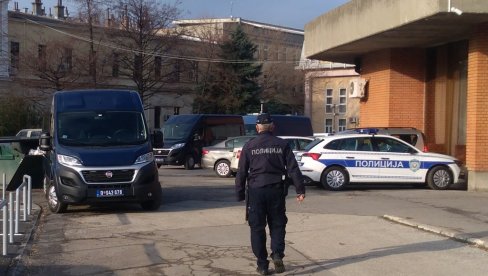 VLASNIK OPLJAČKANE RADNJE KOD SMEDEREVA ODNEO TAJNU U GROB: Obdukcija otkrila od čega je tragično preminuo - lopovi uhapšeni VLASNIK OPLJAČKANE RADNJE KOD SMEDEREVA ODNEO TAJNU U GROB: Obdukcija otkrila od čega je tragično preminuo - lopovi uhapšeni