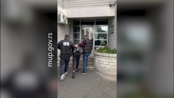 ДАЧИЋ: Ухапшен још један члан криминалне групе која је скривала оружје у гаражи у Новом Београду ДАЧИЋ: Ухапшен још један члан криминалне групе која је скривала оружје у гаражи у Новом Београду