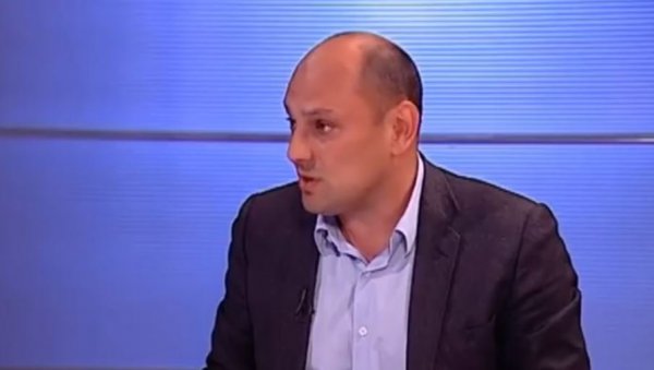 ДИВЉАО НА ПУТУ, А ПОТОМ СЕ ПОЗВАО НА ИМУНИТЕТ: Полиција зауставила Ненада Милојичића, Алексићевог председника Извршног одбора ДИВЉАО НА ПУТУ, А ПОТОМ СЕ ПОЗВАО НА ИМУНИТЕТ: Полиција зауставила Ненада Милојичића, Алексићевог председника Извршног одбора