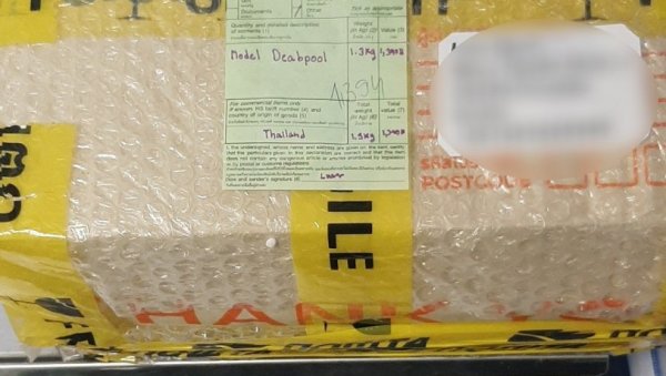 КИЛОГРАМ И ПО МАРИХУАНЕ У ПОШТАНСКОЈ ПОШИЉЦИ: Дрога стигла са Тајланда за примаоца у Црвенки КИЛОГРАМ И ПО МАРИХУАНЕ У ПОШТАНСКОЈ ПОШИЉЦИ: Дрога стигла са Тајланда за примаоца у Црвенки