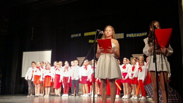ШКОЛА ПРОСЛАВИЛА 180 ГОДИНА: Велики јубилеј ОШ „Бранко Крсмановић“ у Доњој Мутници (ФОТО) ШКОЛА ПРОСЛАВИЛА 180 ГОДИНА: Велики јубилеј ОШ „Бранко Крсмановић“ у Доњој Мутници (ФОТО)