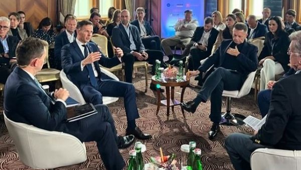 МАЛИ НА САМИТУ У СЛОВАЧКОЈ: Разговарамо о глобалној ситуацији у свету - изазовима са којима се земље суочавају МАЛИ НА САМИТУ У СЛОВАЧКОЈ: Разговарамо о глобалној ситуацији у свету - изазовима са којима се земље суочавају