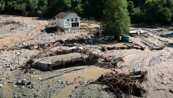 ВЕЛИКЕ ПОПЛАВЕ У БиХ, ДЕСЕТИНЕ ОСОБА СЕ ВОДЕ КАО НЕСТАЛЕ: Одлажу се локални избори у неколико места; Расте број мртвих (ФОТО/ВИДЕО) ВЕЛИКЕ ПОПЛАВЕ У БиХ, ДЕСЕТИНЕ ОСОБА СЕ ВОДЕ КАО НЕСТАЛЕ: Одлажу се локални избори у неколико места; Расте број мртвих (ФОТО/ВИДЕО)